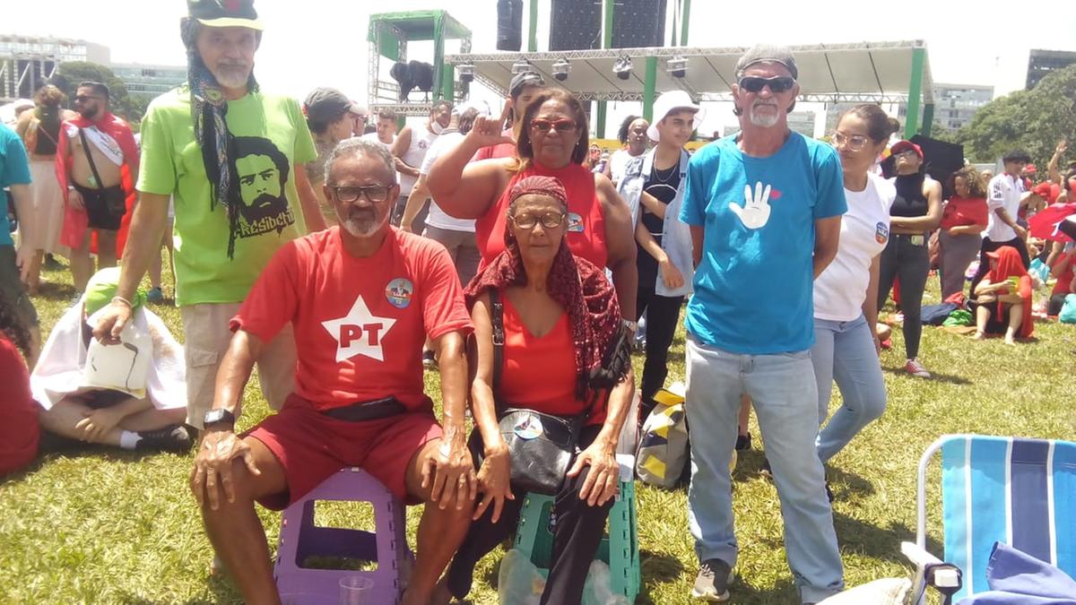 Rogério Pedro (de azul) foi de Belo Horizonte com a família para assistir à posse de Lula (Hermano Chiodi)