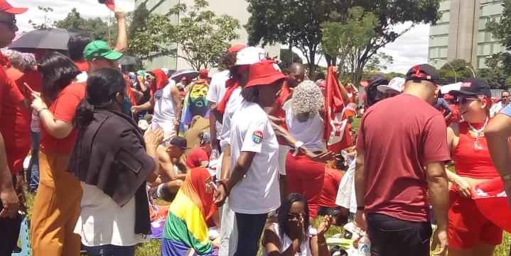 Apoiadores de Lula lotam a Praça dos Três Poderes, em Brasília (Hermano Chiodi)