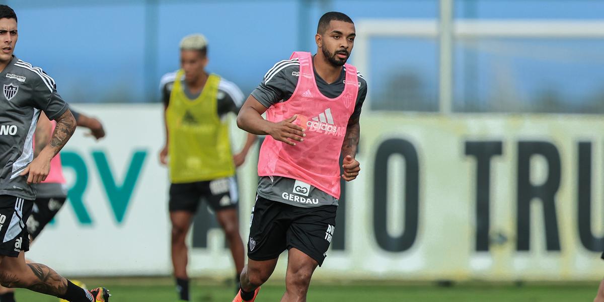 Paulo Henrique já treina com os novos companheiros na Cidade do Galo (Pedro Souza/Atlético)