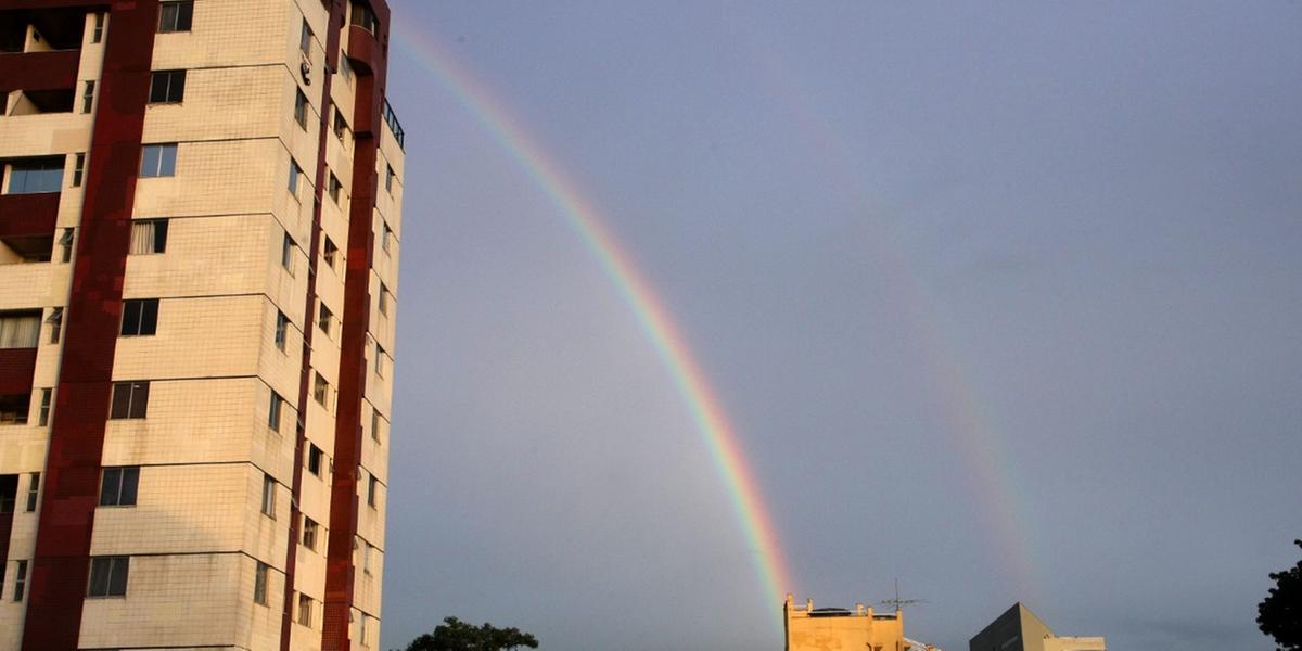 BH registra arco-íris duplo e com as cores invertidas (Maurício Vieira / Hoje em Dia)
