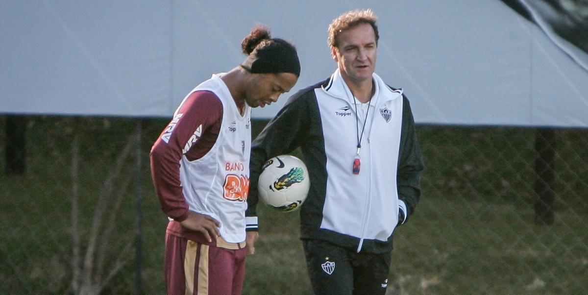 Cuca e Ronaldinho conquistaram juntos a Libertadores pelo Galo em 2013 (Bruno Cantini)