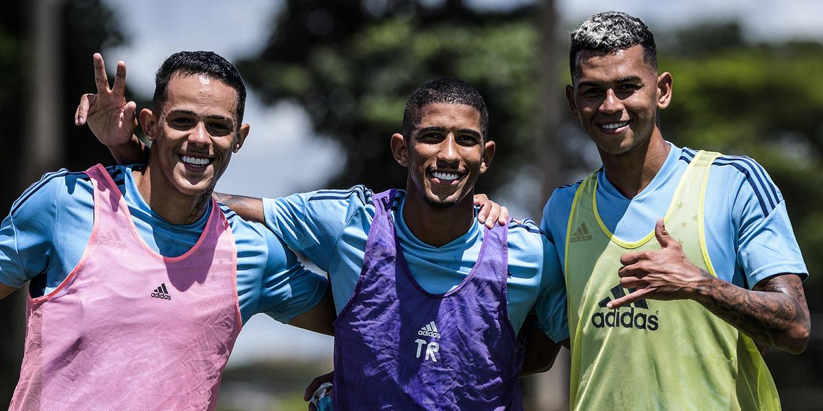 Wallisson (E) e Igor Formiga (C) viajaram, já Fernando Henrique (D) está fora por lesão (Gustavo Aleixo/Cruzeiro)