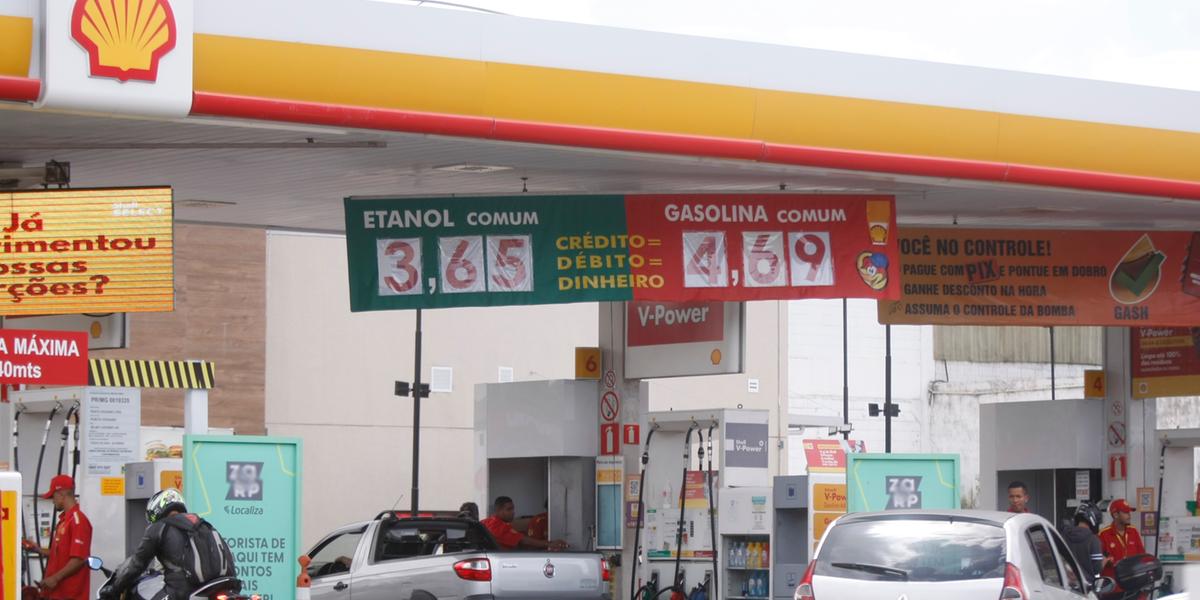 Aumento de 7,46% começa a valer para as distribuidoras nesta quarta-feira e, em breve, deve chegar às bombas e ao bolso do consumidor: preço final ainda tem o acréscimo de impostos e margem de lucro dos donos de postos de combustíveis (Fernando Michel)