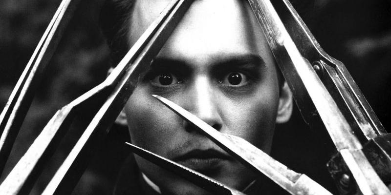 "Edward Mãos de Tesoura", de 1990, é um dos mais conhecidos de Tim Burton e conta a história de um homem que tem lâminas no lugar das mãos (Divulgação)