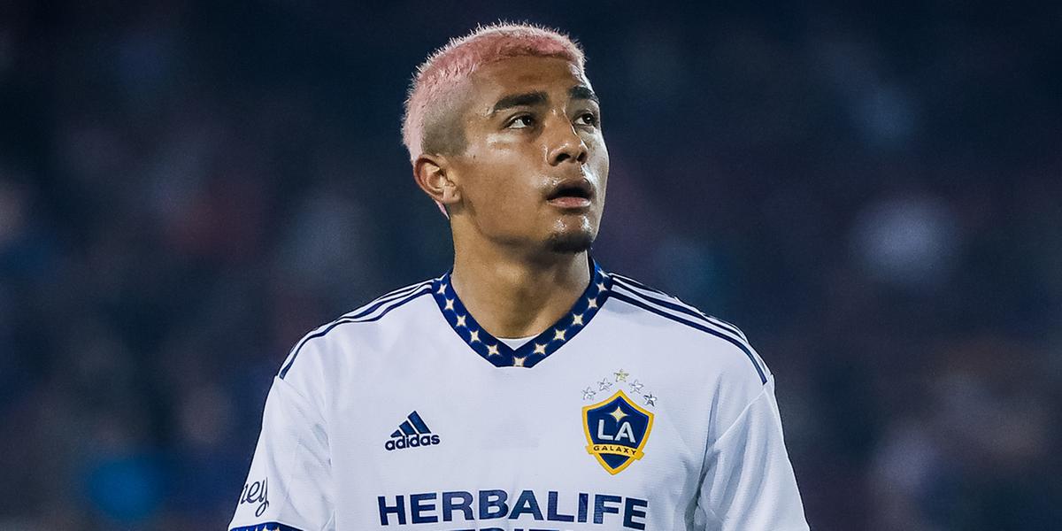 Julian Araujo pode ter perdido a grande chance da carreira por conta de apenas 18 segundos (Divulgação/LA Galaxy)