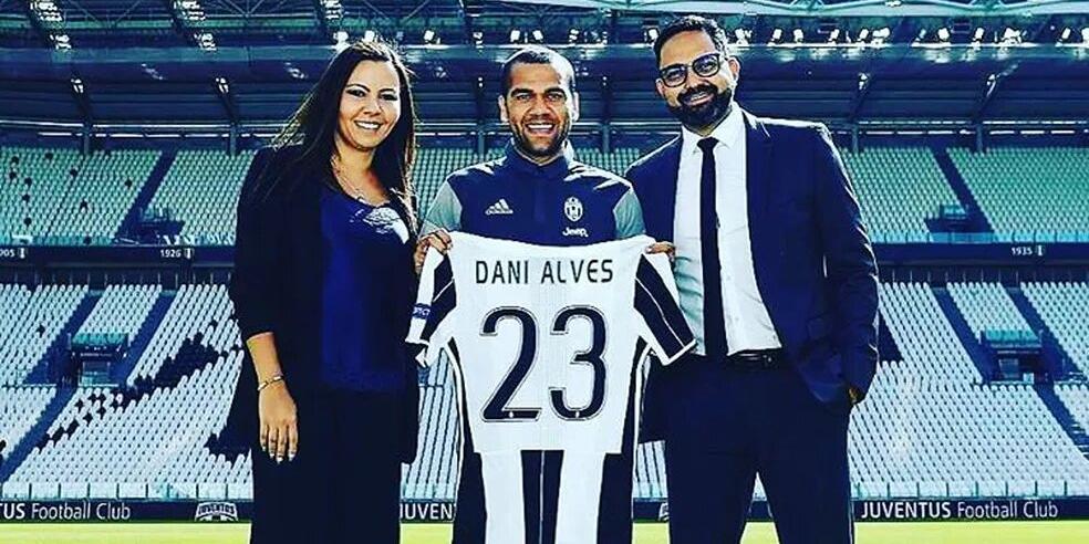 Como empresária, ex-mulher participou de apresentação do jogador na Juventus (Divulgação/Arquivo pessoal)