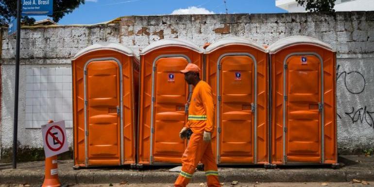 A Prefeitura de Belo Horizonte preparou um esquema especial para disponibilizar banheiros químicos por toda a capital durante o feriado de carnaval (Ísis Medeiros / PBH / Divulgação)