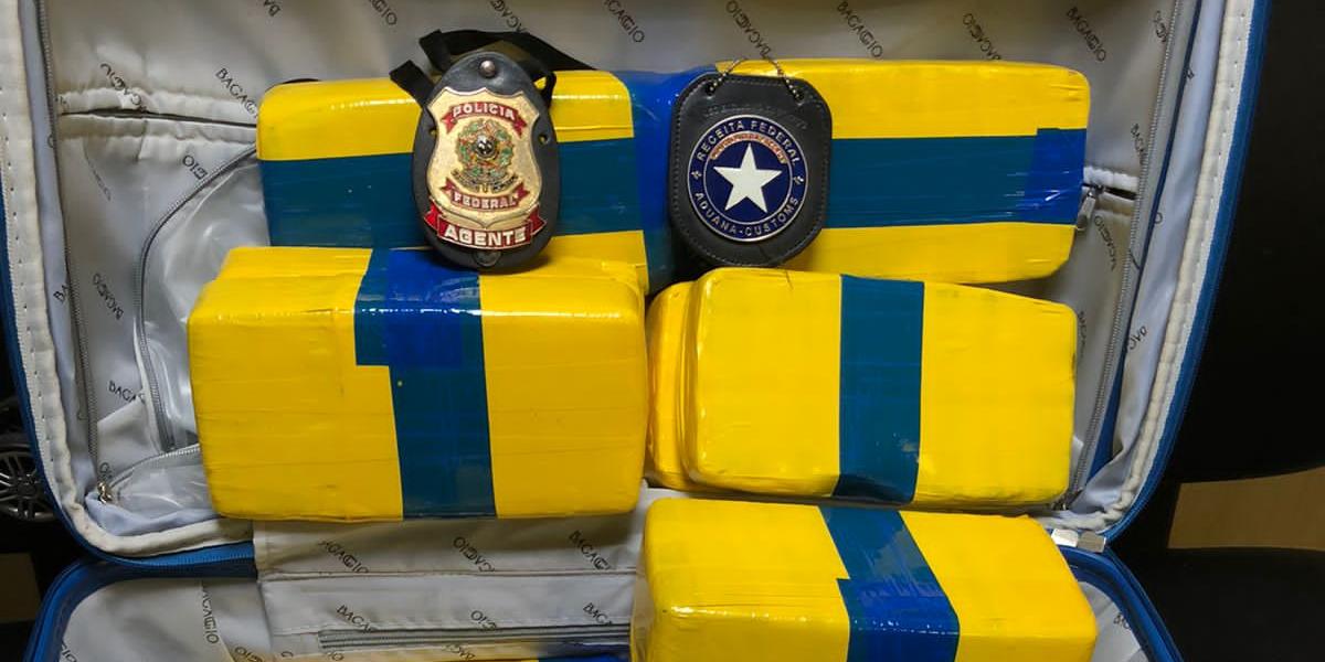 Mulher de 28 anos é presa em Confins com 18 kg de cocaína (PRF / Divulgação)