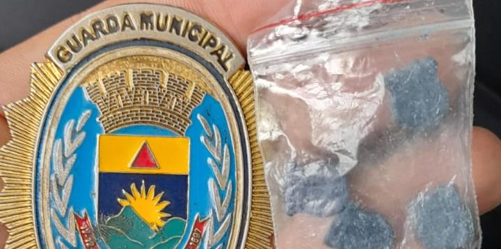 Guarda Civil 'espanta bolinho' de adolescentes na Praça Sete e descobre que um deles estava com comprimidos de ecstasy (Guarda Civil Municipal / Divulgação)