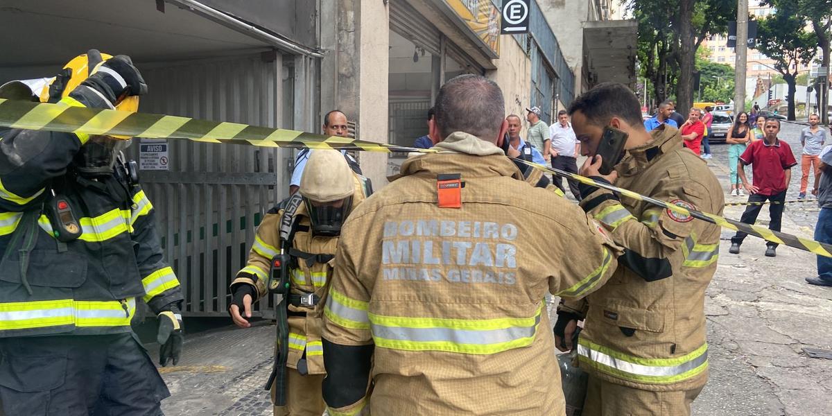 Bombeiros atuam no incêndio que atingiu andares do prédio do Othon Palace