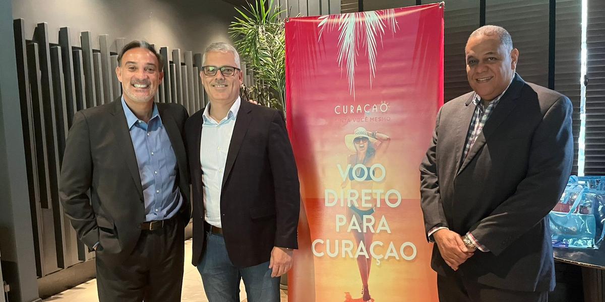 O CEO do BH Airport, Kleber Meira, o diretor de Operações e Infraestrutura do BH Airport, Herlichy Bastos, e o diretor adjunto do Escritório de Turismo de Curaçao, Hugo Clarinda (Divulgação BH Airport)