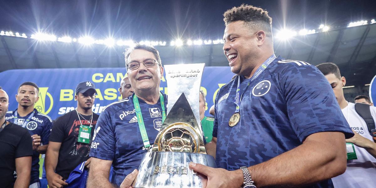 Pedrinho e Ronaldo comemoraram juntos o título da Série B em 2022 (Cris Mattos/Staff Images/Cruzeiro)