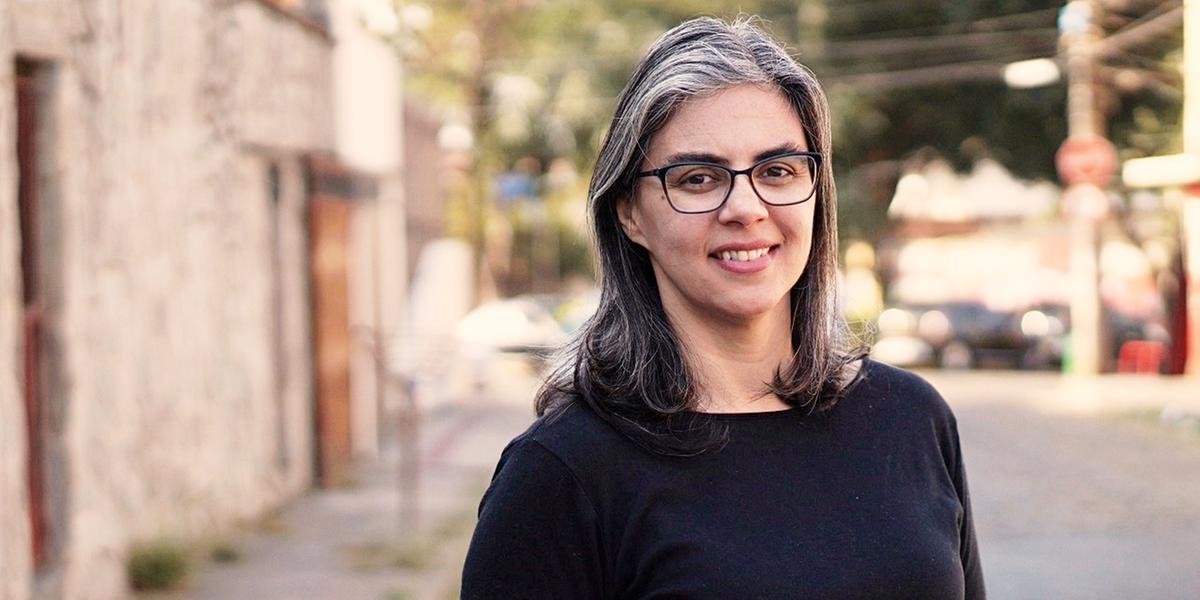 Ana Elisa: "escrever exige tempo. E tempo é um artigo escasso. Conseguir tempo contínuo para escrever cem, duzentas páginas, com coerência e inventividade, é uma batalha enorme" (Arquivo pessoal)