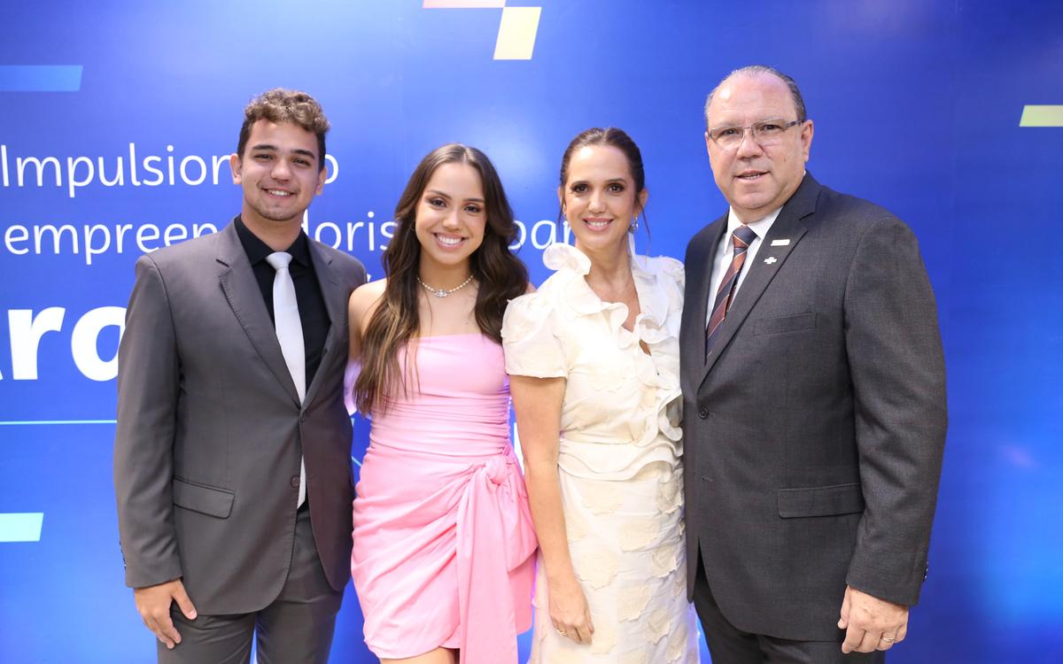 Henrique, Gabriela e Silvana Reis, Marcelo de Souza e Silva ()