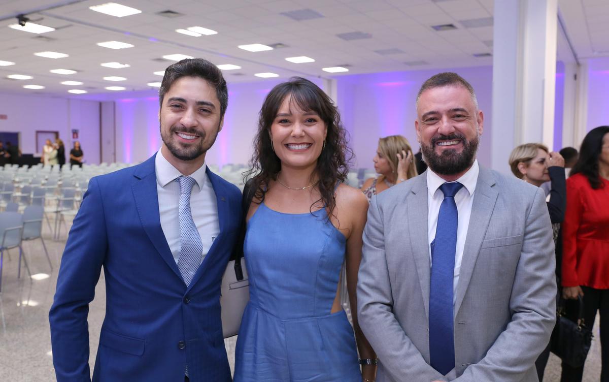 Douglas e Flávia Cabido e o Secretário de Estado de Cultura e Turismo de MG, Leônidas Oliveira ()