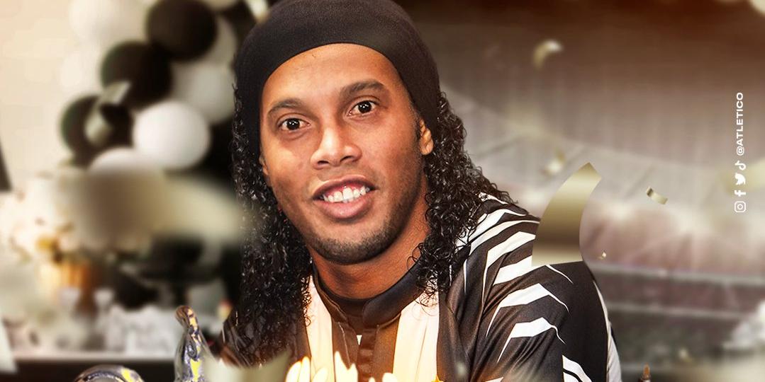 Galo parabeniza Ronaldinho Gaúcho pelos 43 anos (Reprodução / Twitter Oficial Atlético)
