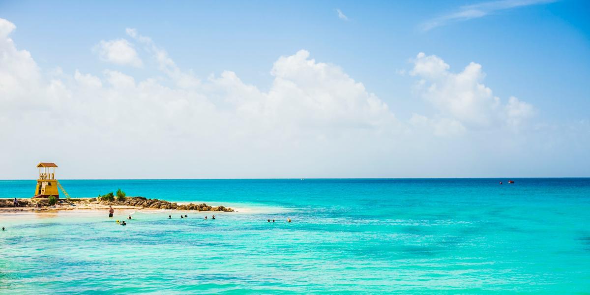 Para os apaixonados por viagens, um dos destinos mais famosos é o Caribe (Tom Jur via Unsplash)