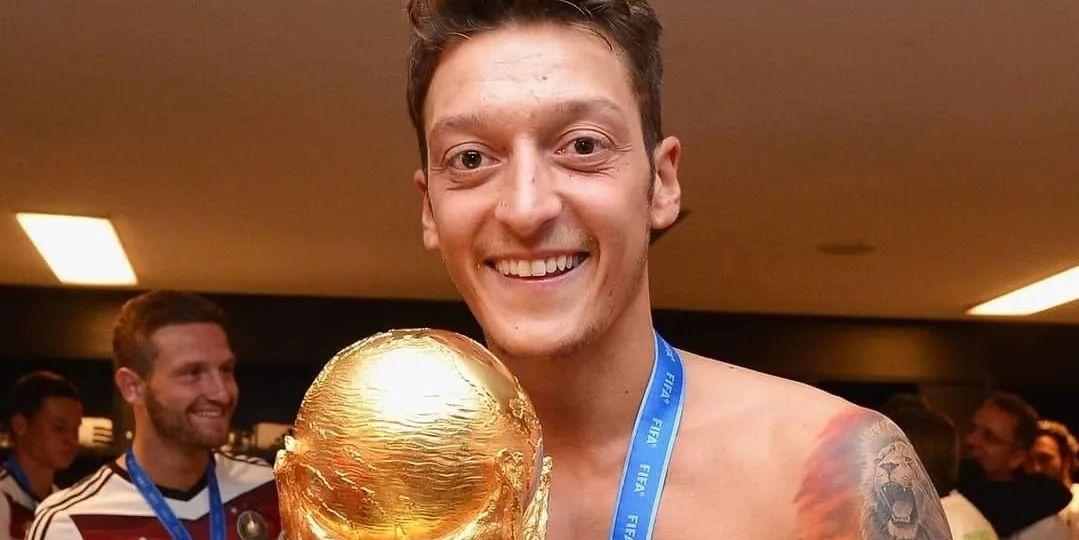 Campeão do Mundo em 2014, Özil anuncia aposentadoria (Reprodução / Instagram Oficial Özil)