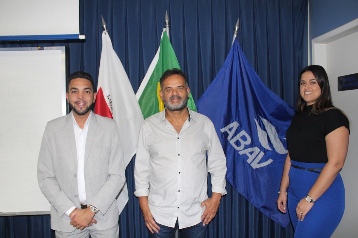 Matheus Aquino (esq), Peter Mangabeira e Joseane Azevedo (dir.) (Divulgação)