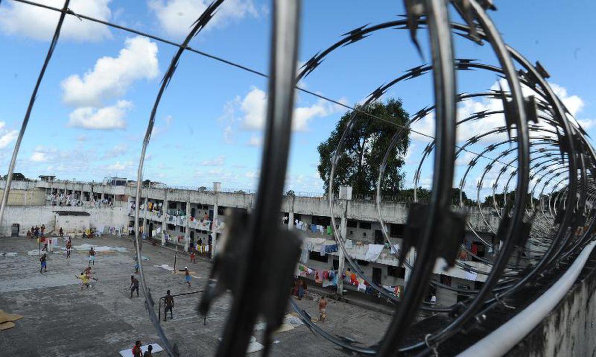 Sistema carcerário (Marcelo Casal Júnior)