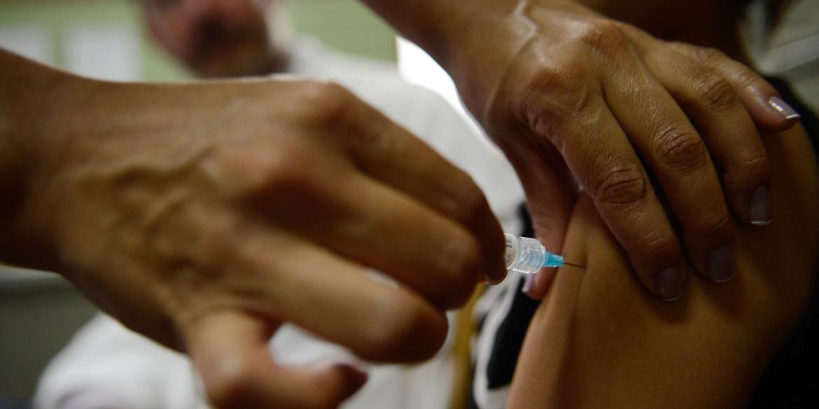 Estudo mostra que Brasil está abaixo da meta de vacinação contra HPV (Marcelo Camargo Agência Brasil)