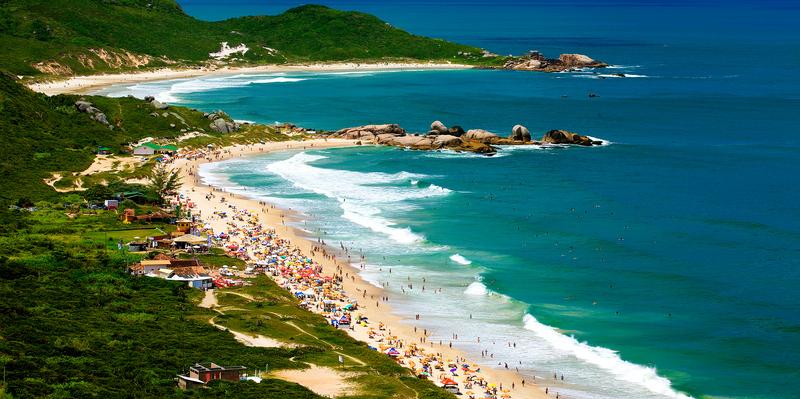 Floripa também entra nessa lista como um destino turístico atraente para quem curte paisagens paradisíacas (Divulgação/Hurb)