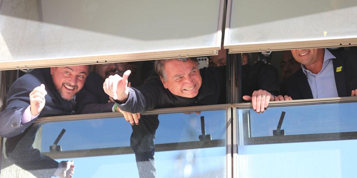 Bolsonaro de volta ao Brasil após três meses (Fábio Rodrigues Pozzebom/Agência Brasil)