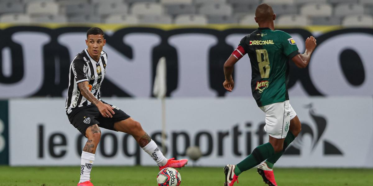 Arana e Juninho são dois dos remanescentes, mas apenas um deles estará em campo em 2023 (Pedro Souza/Atlético)