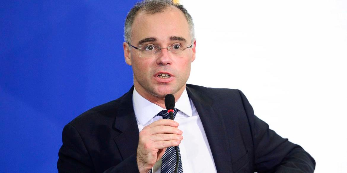 Ministro André Mendonça negou o envio para o ministro Gilmar Mendes a ação em que PSOL, PCdoB e Solidariedade pedem a suspensão de multas aplicadas a empresas em acordos de leniência assinados com a extinta força-tarefa da Lava Jato (Marcelo Camargo/Agência Brasil)