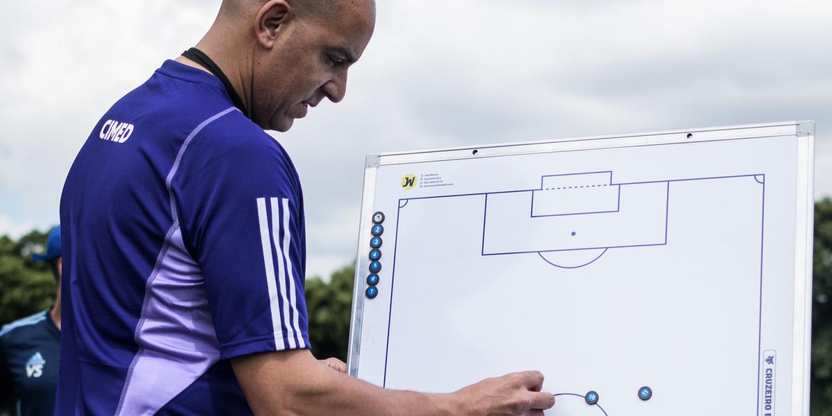 Pepa tem 30 jogadores para montar o time ideal para a estreia na Copa do Brasil e Brasileirão (Gustavo Aleixo / Cruzeiro)