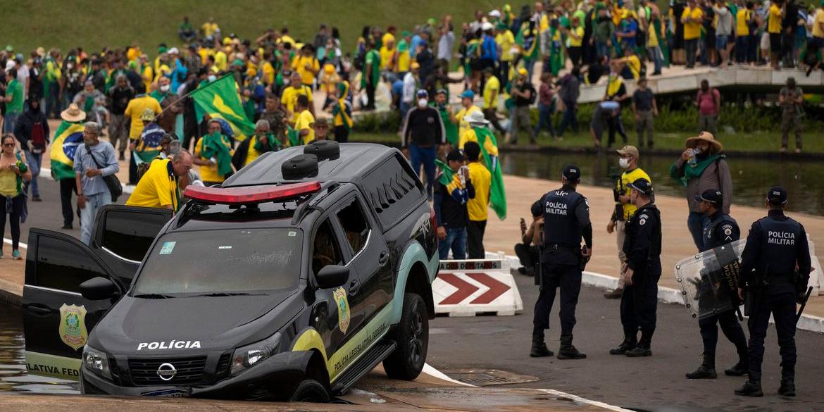 STF marca julgamento de denunciados por atos golpistas em Brasília