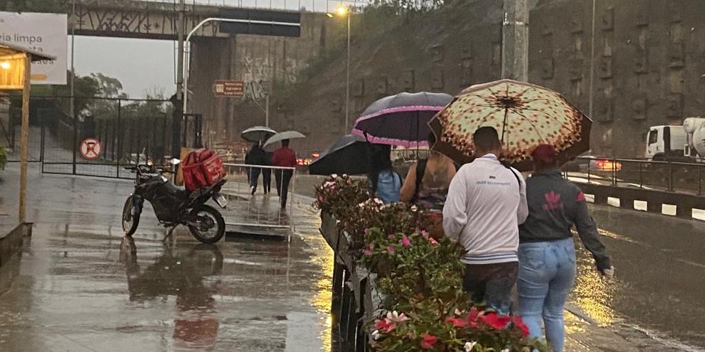 Semana termina com chuva em BH (Fernando Michel/ Hoje em Dia)