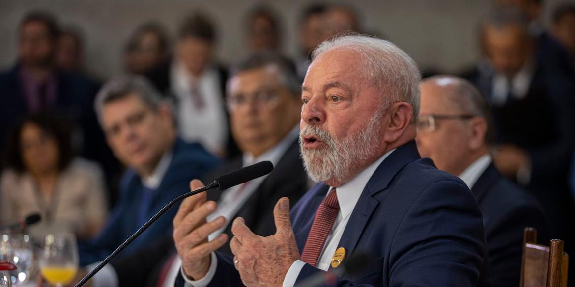"Não vamos transformar escolas em prisão", diz Lula