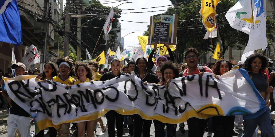 Estudantes prometem ocupar ruas para pedir revogação da reforma (Fernando Frazão/Agência Brasil)
