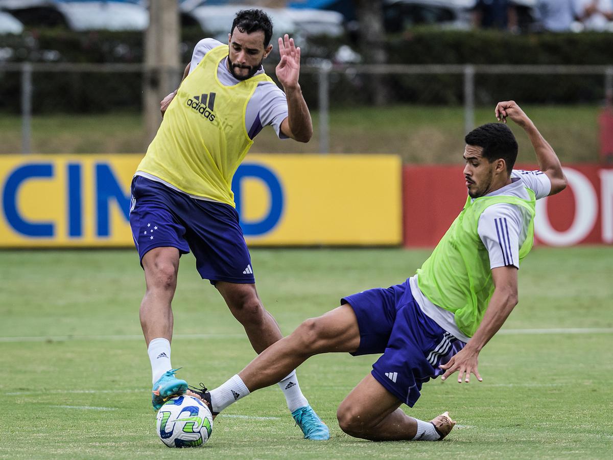 Dourado trabalha com o grupo e espera por BID para ser relacionado (Gustavo Aleixo / Cruzeiro)