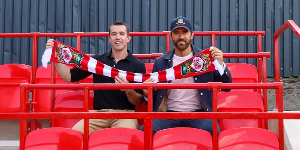 Rob (esq) e Ryan (dir), os atores donos do Wrexham, novo time integrante da quarta divisão inglesa (Divulgação/Wrexham)