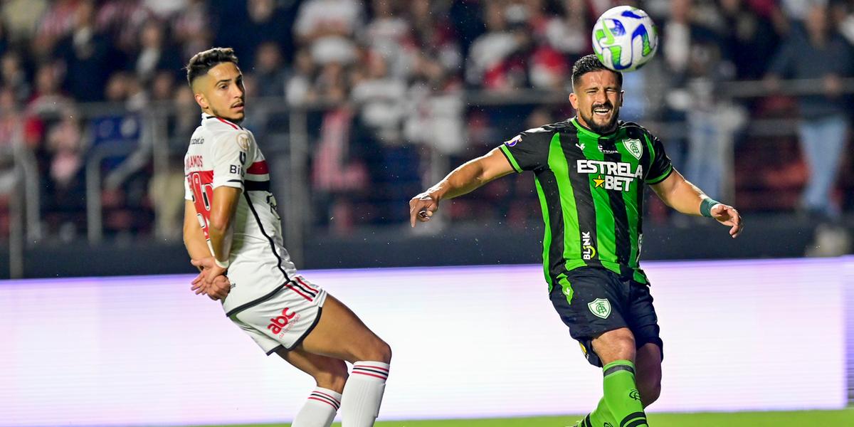 Coelho pecou nas finalizações e também parou no goleiro Rafael (Mourão Panda/América)
