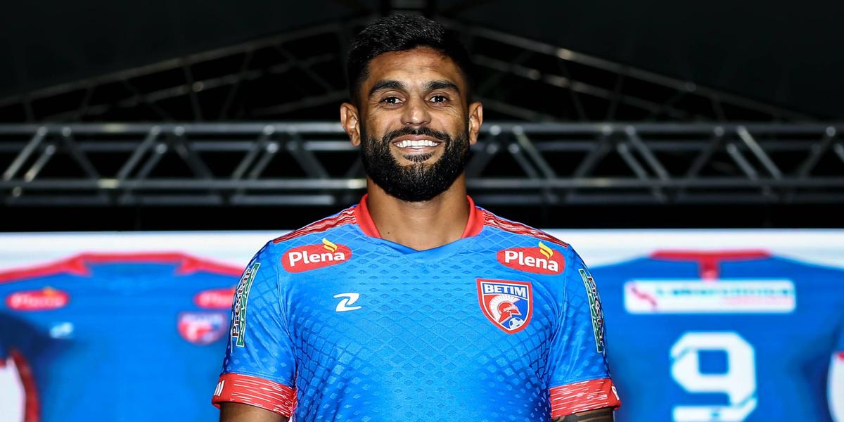 Recém-chegado, o experiente atacante Luan é uma das apostas do Betim na busca pelo acesso à elite estadual (Felipe Correia/BetimFutebol)