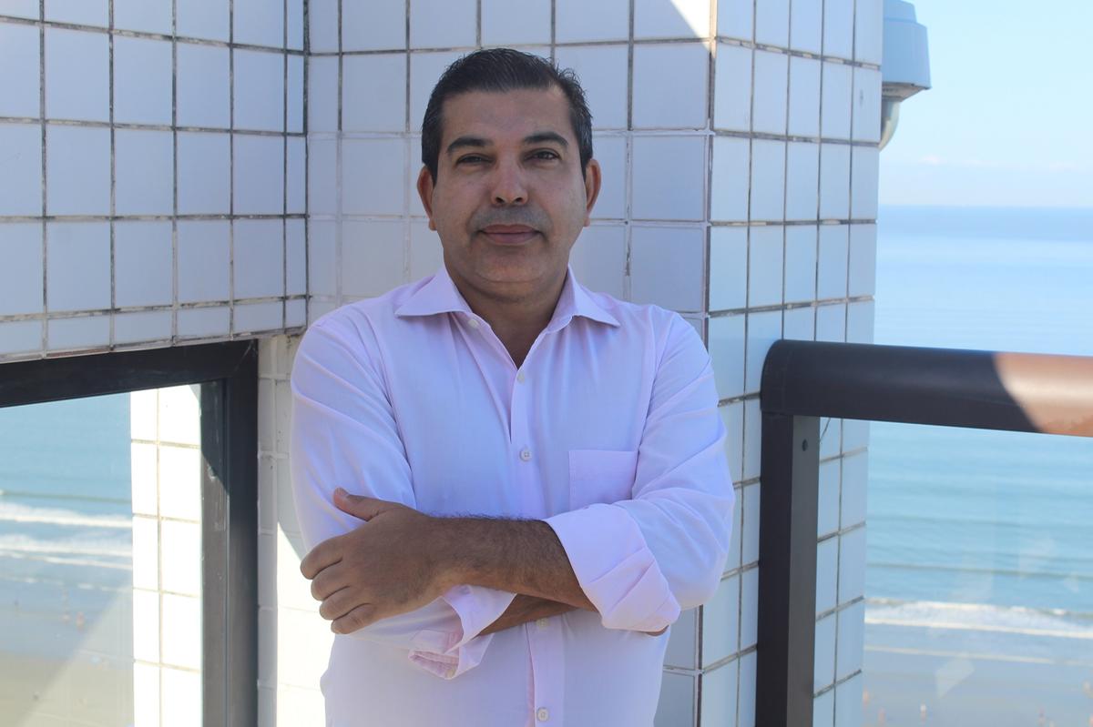 Ivan Carlos dos Santos, gerente geral do Summit Suítes Hotel em Santos (Divulgação)