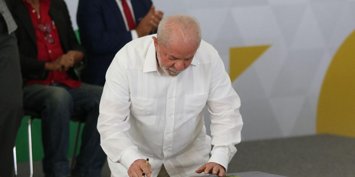 Presidente Lula sancionou a lei em cerimônia no Palácio do Planalto (José Cruz/Agência Brasil)