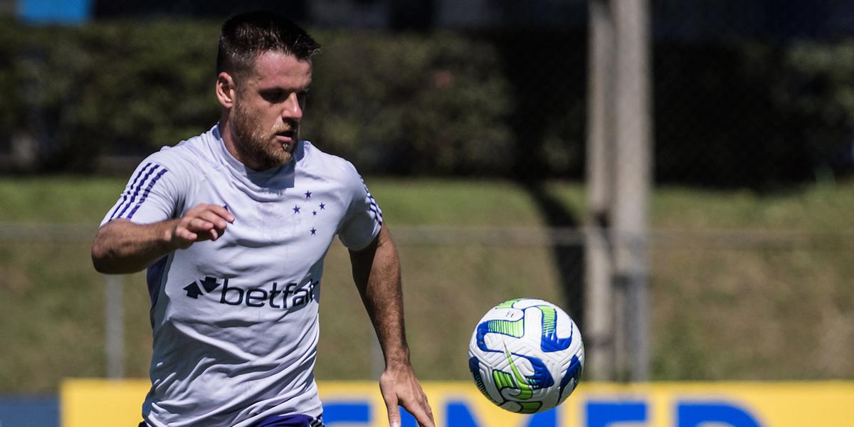 Ramiro exalta trabalho de Pepa para conseguir evoluir no Cruzeiro (Gustavo Aleixo / Cruzeiro)