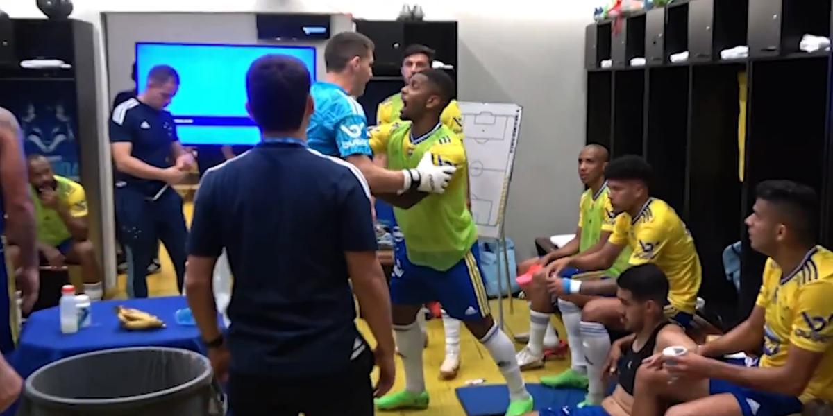 Momento em que Cabral parte para cima de Machado e precisa ser contido (Reprodução/globoplay)