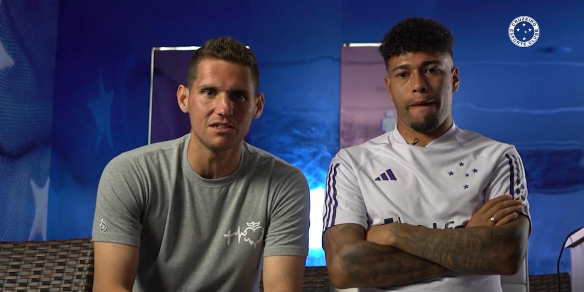 Cabral e Machado assistem a briga que rolou nos vestiários exibido no documentário "A Virada" (Reprodução / Youtube Cruzeiro)