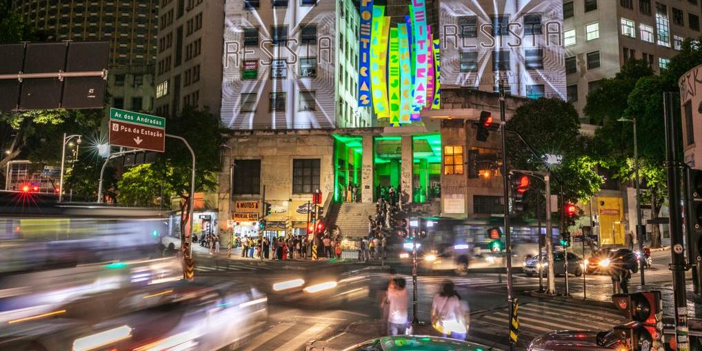 Festa da Luz, um dos principais festivais de arte pública do Brasil, estará na Virada Sustentável, com três instalações luminosas na Rua Sapucaí e na Rua Tabaiares (Ísis Medeiros/Divulgação Arquivo)