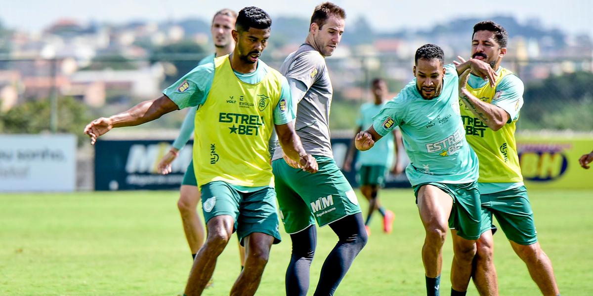 Mancini faz último trabalho antes do jogo contra o Cuiabá (Mourão Panda / América)