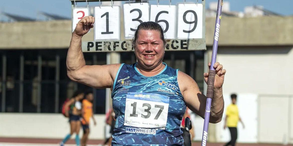 Ouro em Tóquio, atleta superou a própria marca ao cravar 13,89 m (Reprodução /Twitter CPB)