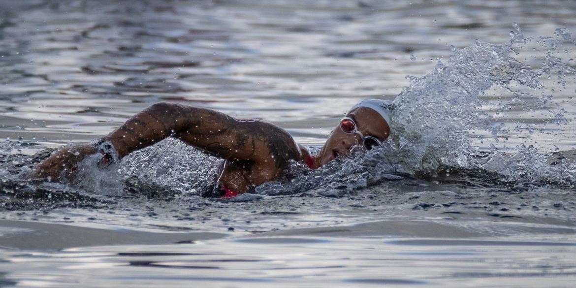 Medalhista de ouro olímpica, a maratonista aquática voltou já no pódio de uma competição (Time Brasil/Divulgação)