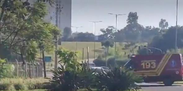 Chegada do Corpo de Bombeiros para socorrer as vítimas baleadas (Reprodução/Redes Sociais)