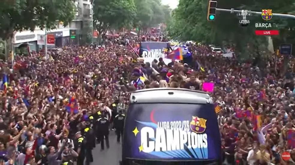 Barcelona desfila após título da La Liga (Reprodução / Barça TV)