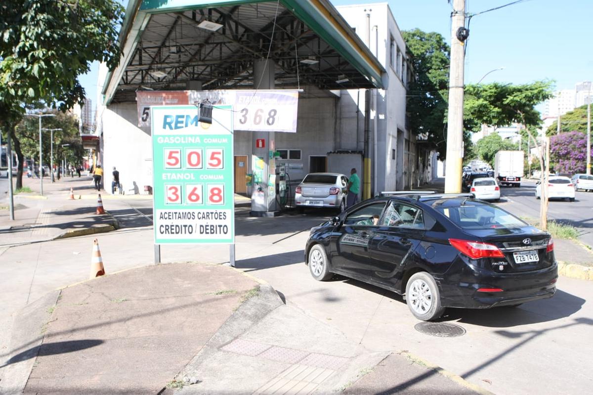 Posto na avenida Tereza Cristina (Maurício Vieira)